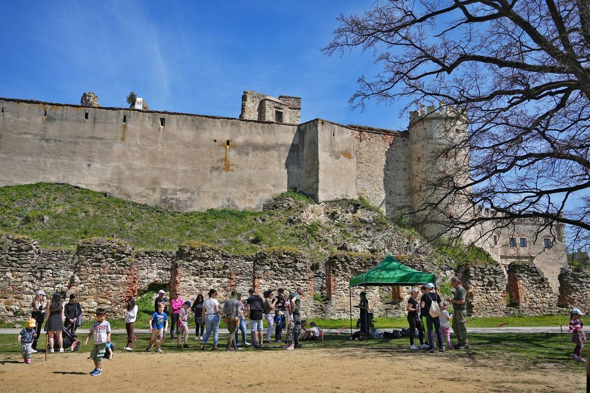 V sobotu 25. 4. 2026 byla zahájena další turistická sezóna v Boskovicích, kterou připravilo město Boskovice spolu s KZMB, Muzeum regionu Boskovicka, TJ Rytmus, SVČ Spektrum, Junák – český skaut Boskovice, Vatra Boskovice a Mensdorff-Pouilly Holding. Startovalo se od Informačního centra Pod věží. Účastníci si mohli vybrat ze dvou tras.