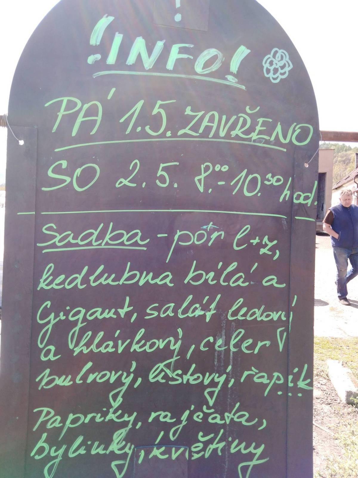 V pátek 1. 5. Z A V Ř E N O !!!   Jelikož je v pátek v Hejnicích v kostele velký pohřeb, přijďte si pro květiny už ve čtvrtek nebo v pátek přímo do květinky Šárka v Hejnicích (koukněte na dveře nebo stránky FB Květinka Šárka jak bude mít otevřeno).   V sobotu 2. 5. 2026 máme opět otevřeno 8 - 10.30 hod.