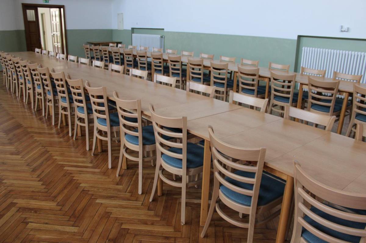 Do našeho Kulturního domu bylo nově pořízeno 130 kusů židlí od společnosti Ressed v celkové hodnotě 335 000 Kč.