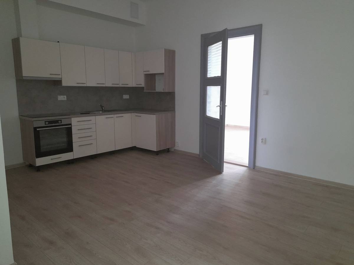 Město Hostinné uveřejňuje záměr pronajmout městský byt č. 3 o velikosti 1+1 (52,30 m2) v domě čp. 24 v ul. Náměstí v Hostinném.  📅 Prohlídka bytu proběhne dne 13.05.2026 od 15:00 h do 16:00 h 📅 Termín pro podání nabídek: do 18.05.2026 do 10:00 h.    📍Bližší informace naleznete na internetových stránkách města Hostinné www.hostinne.info, na úřední desce nebo na MÚ Hostinné u Kateřiny Cilerové, kancelář č. 26, 499 404 723, majetek.nebyty@muhostinne.cz.  Neváhejte využít této příležitosti k získání bydlení v centru města.