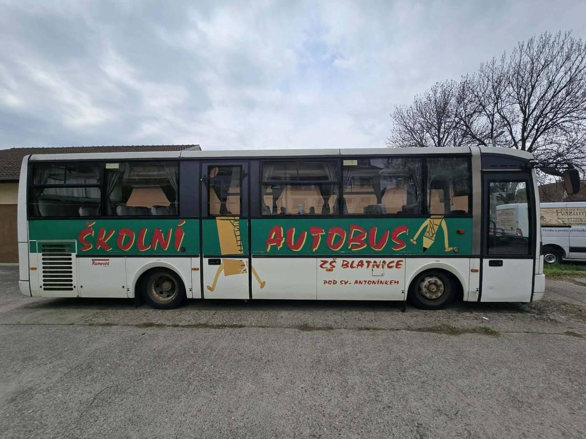 Stále je na prodej obecní autobus tovární značky IRISBUS, který má technickou prohlídku platnou do 24. 6. 2026. Stav tachometru 441 517 km. Datum první registrace vozidla 30. 8.2004. VIN: ZGA699L000E000148.V případě zájmu volejte na tel č. 602 659 004 - p. Petr Buzík.
