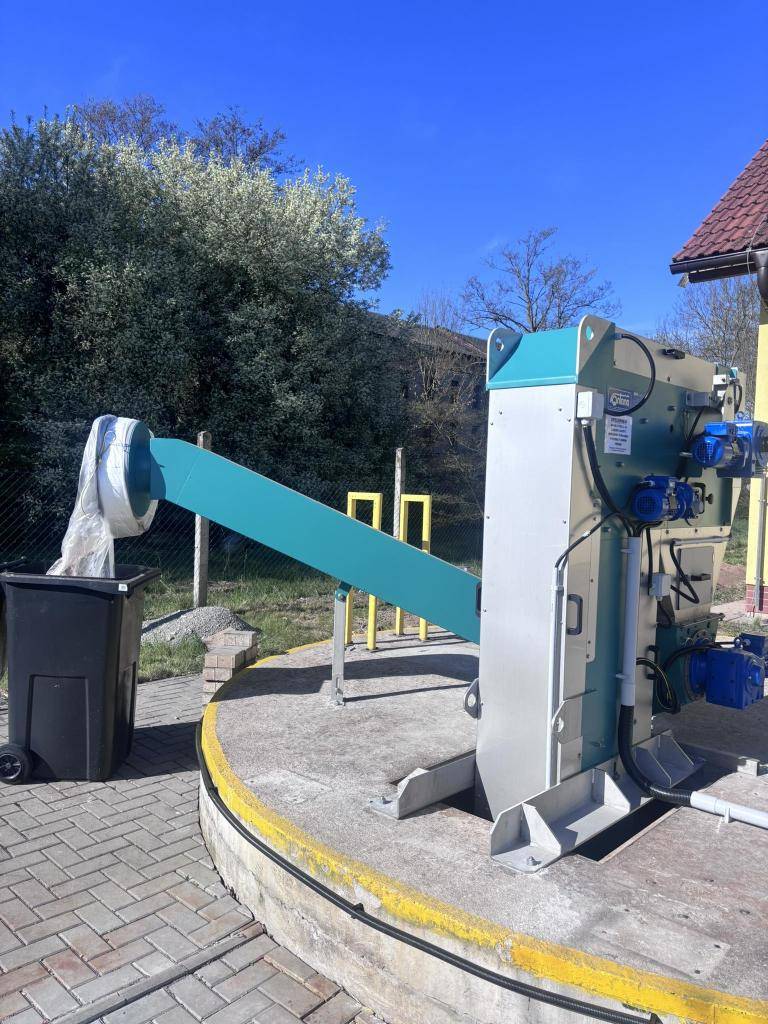 Na naší čistírně odpadních vod jsme převzali dokončené dílo „Doplnění technologie o strojní separaci shrabků“