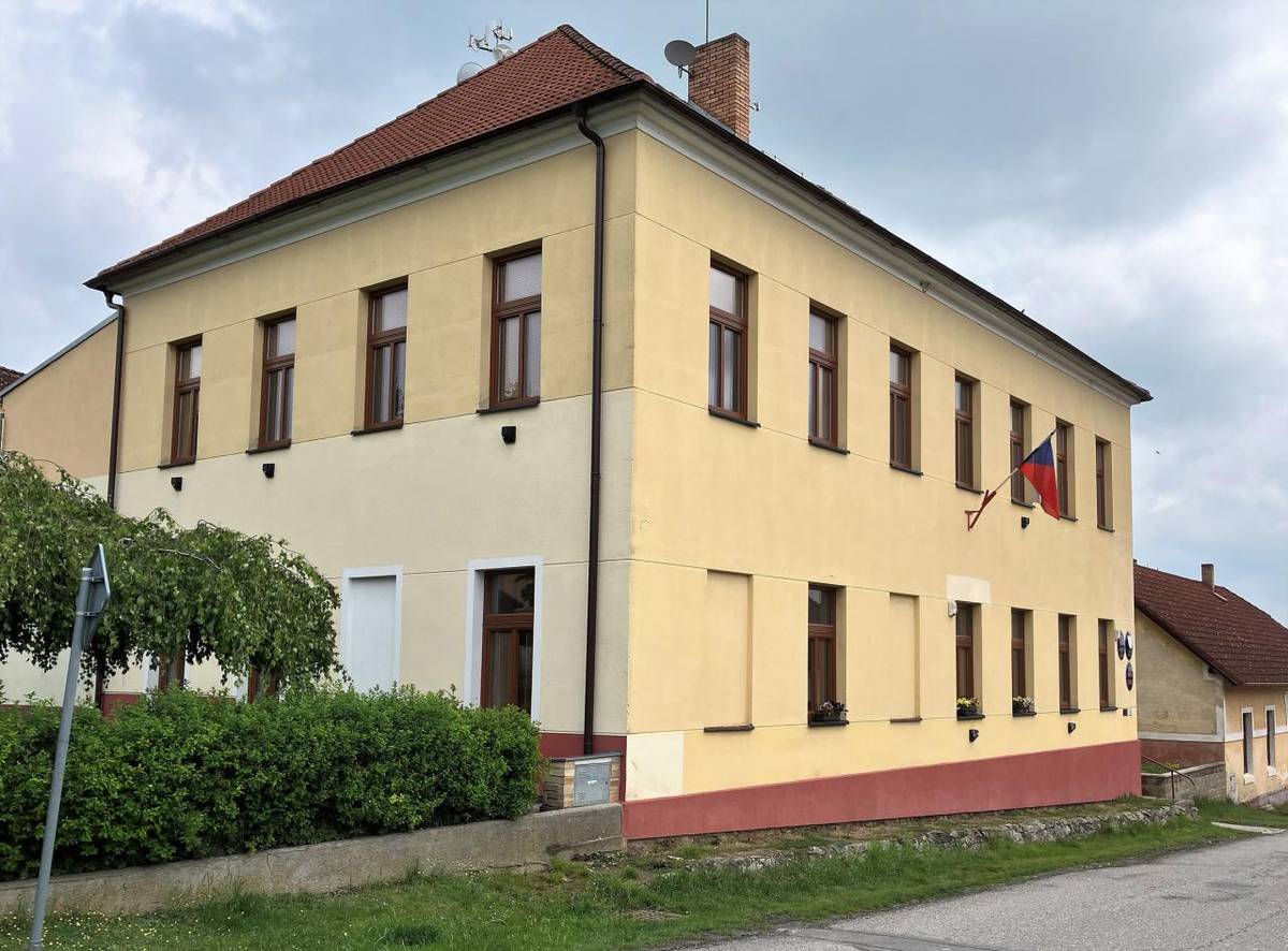 V pátek 1. a v pátek 8. května bude obecní úřad uzavřen.