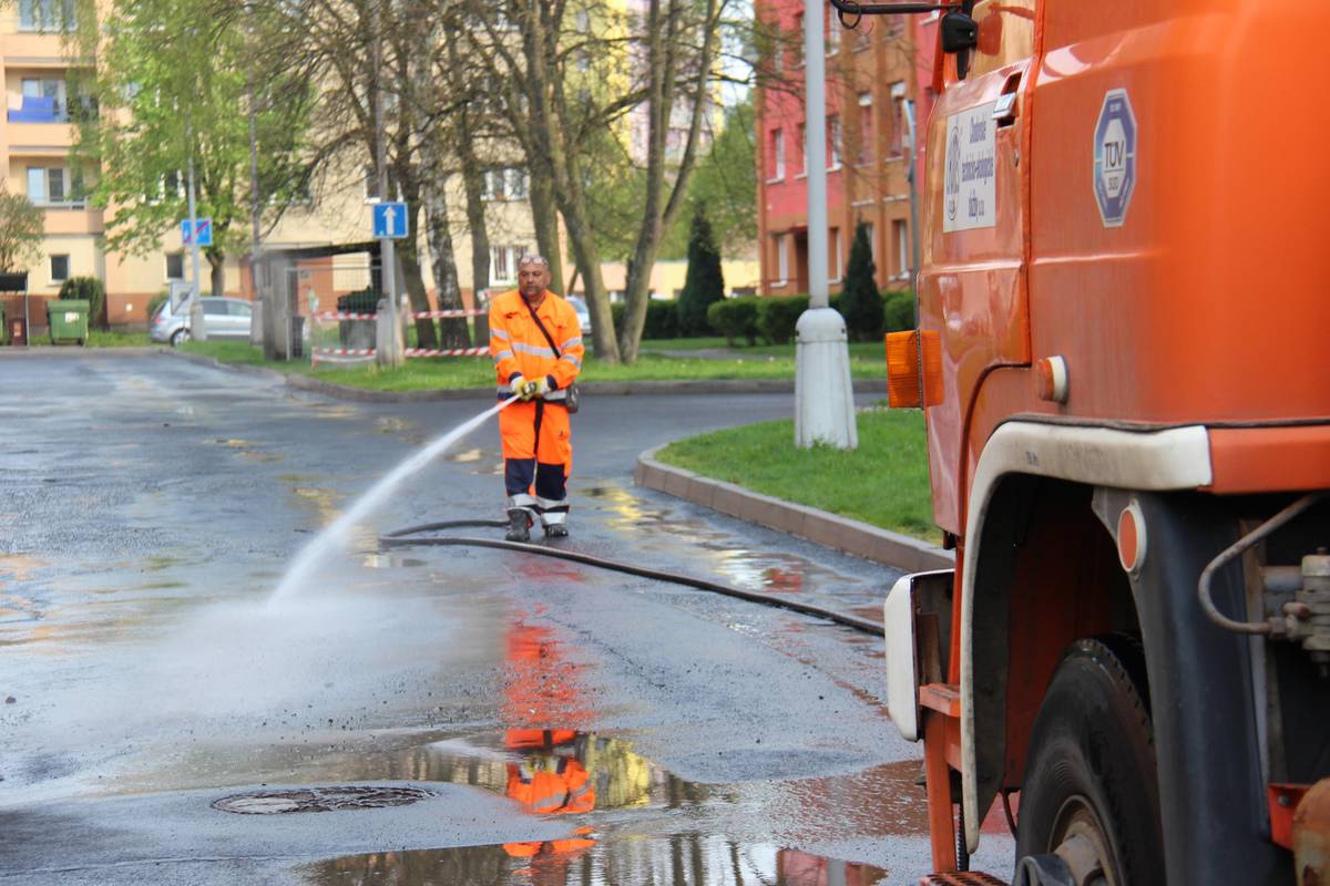04.05.    Po parkoviště u Komerční banky 05.05.    Út Hlavní od PENNY k ul. Boženy Němcové 06.05.    St Boženy Němcové, Příční, Říjnová, 1. máje, Vítězná  07.05.    Čt Hlavní - od Boženy Němcové k Vítězné, Konečná, Lipová, Polní, Žižkova  08.05.    Pá Vintířovská ulice (Osada Chranišov, lesík k č.p. 547)
