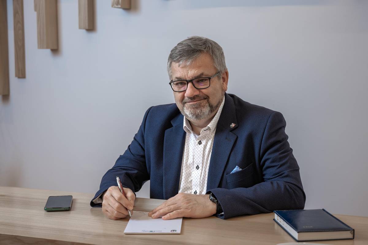 Zveme občany Nové Role, Jimlíkova a Mezirolí na Odpoledne se starostou ve středu dne 6. května 2026 od 16 hodin do zasedací místnosti Městského úřadu Nová Role.
