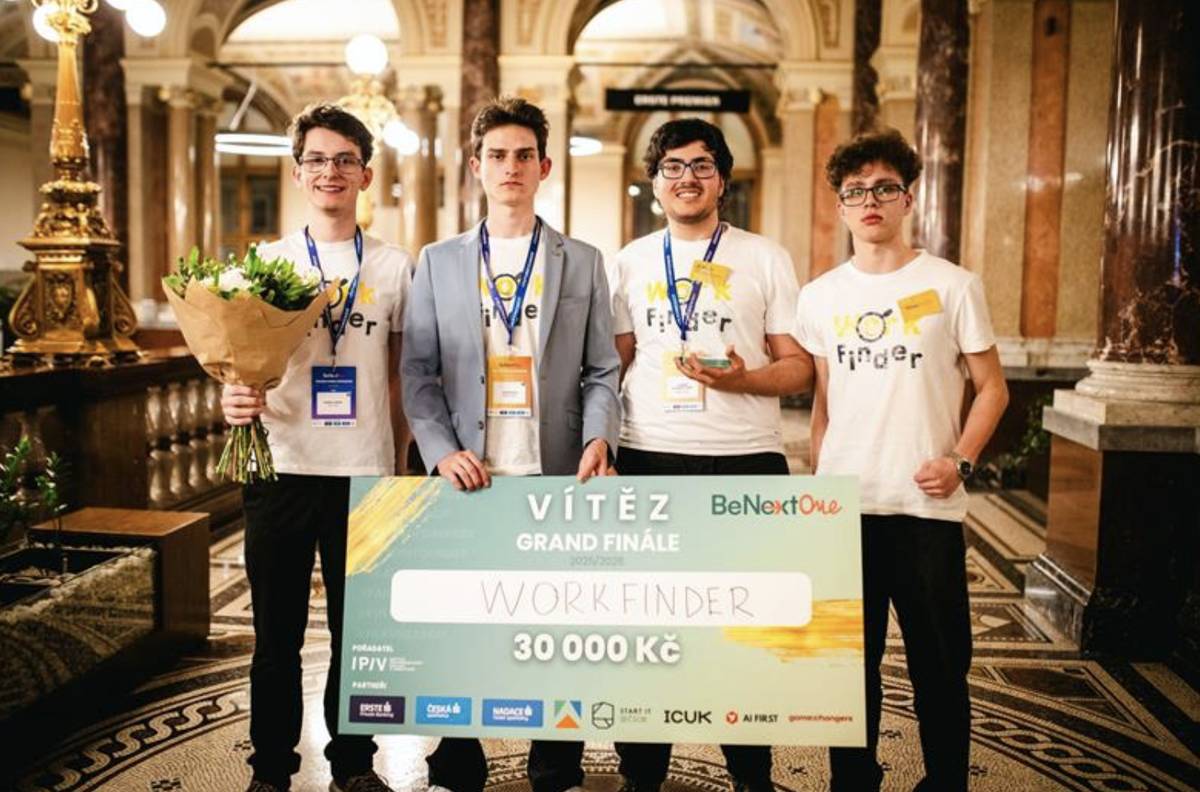 Studentský startup WorkFinder uspěl v grand finále soutěže BeNextOne a získal titul nejlepšího studentského startupu roku. Projekt pomáhá propojovat studenty s brigádami a praxemi moderním způsobem. Firmy mohou vhodné kandidáty oslovovat přímo, bez složitého hledání a formální komunikace. Platforma využívá prvky umělé inteligence a jednoduché prostředí inspirované principem „swipe“. Kraj Vysočina projekt podpořil už dříve v soutěži Nastartuj svůj nápad.  WorkFinder cílí hlavně na mladou generaci, která stále méně využívá klasické pracovní portály. Firmám nabízí rychlejší cestu k propojení se studenty a studentům jednodušší cestu k brigádě nebo praxi.