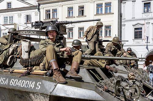 Český Krumlov si v sobotu 9. května připomene 81 let od osvobození města americkou armádou. Oslavy na náměstí Svornosti nabídnou pietní akty, hudební program i přehlídku historických vozidel.