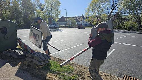Řidiči mohou znovu využívat parkoviště na Špičáku, jehož rekonstrukce skončila o týden dříve, než se původně předpokládalo. Opravy přinesly nejen nový povrch, ale také celkové zlepšení technického stavu i komfortu pro uživatele.
