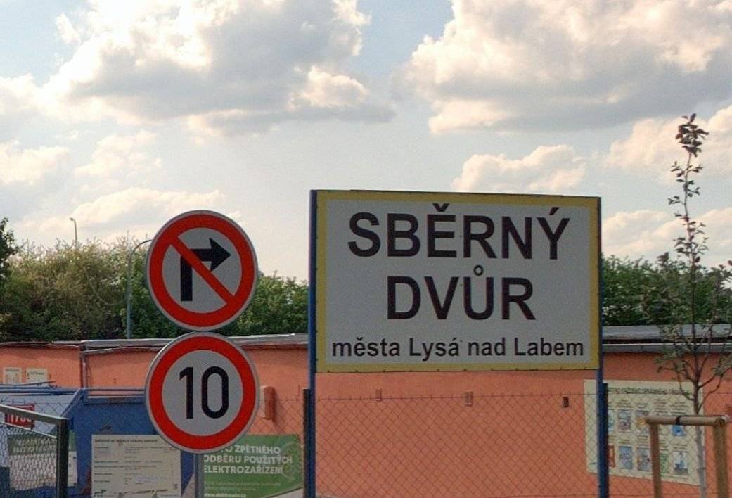 Sběrný dvůr v Lysé nad Labem bude v sobotu 9. května 2026 v provozních důvodů uzavřen.   První sváteční víkend bude sběrný dvůr otevřen dle běžné otevírací doby, tedy v pátek ve svátek a v neděli bude zavřeno, v sobotu bude otevřeno v čase 8:00 až 13:00. Otevírací doba bude tedy vypadat následovně: pátek 1. května (státní svátek): zavřeno sobota 2. května: 8:00 – 13:00 neděle 3. května: zavřeno pondělí 4. května – čtvrtek 7. května: 8:00-12:00 a 13:00-17:00 pátek 8. května (státní svátek): zavřeno sobota 9. května: zavřeno (z provozních důvodů) neděle 10. května: zavřeno Děkujeme za pochopení Současně upozorňujeme, že pokud se kapacita sběrného dvora během sobotního dopoledne naplní, Technické služby jej zavírají i dříve, než je běžná otevírací doba, protože další odpad už není kam dávat. Odvézt kontejnery tento den na skládky, a tím je uvolnit, není možné.