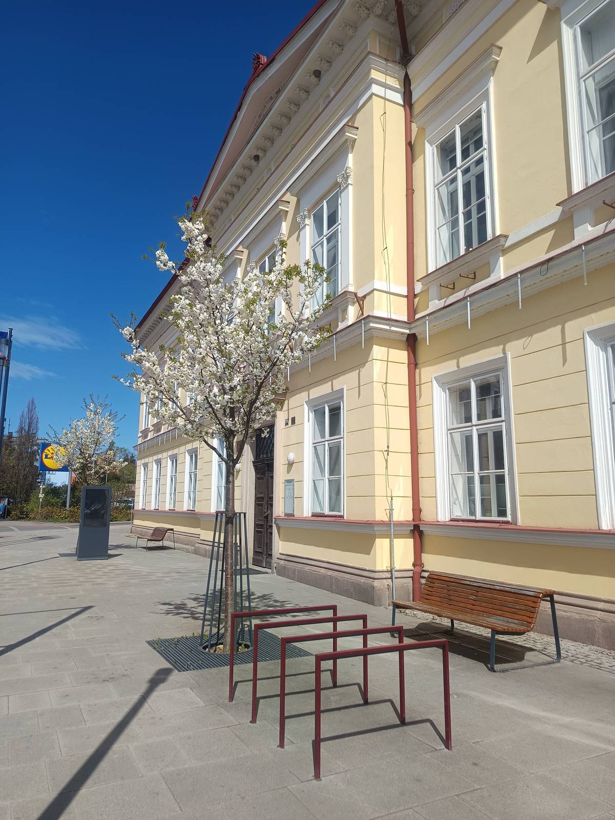 Vážení občané, oznamujeme tímto, že s ohledem na mimořádné provozní důvody bude pracoviště obecního živnostenského úřadu v páteční dny pro veřejnost uzavřeno. V ojedinělých případech se lze domluvit na telefonním čísle: 604 228 011. Upravené úřední hodiny:  Po a St – 07:00 h – 17:00 h Út a Čt – 07:00 h – 11:00 h, 11:30 h – 14:00 h Pá – ZAVŘENO  Úprava platí do odvolání.  Děkujeme za pochopení.