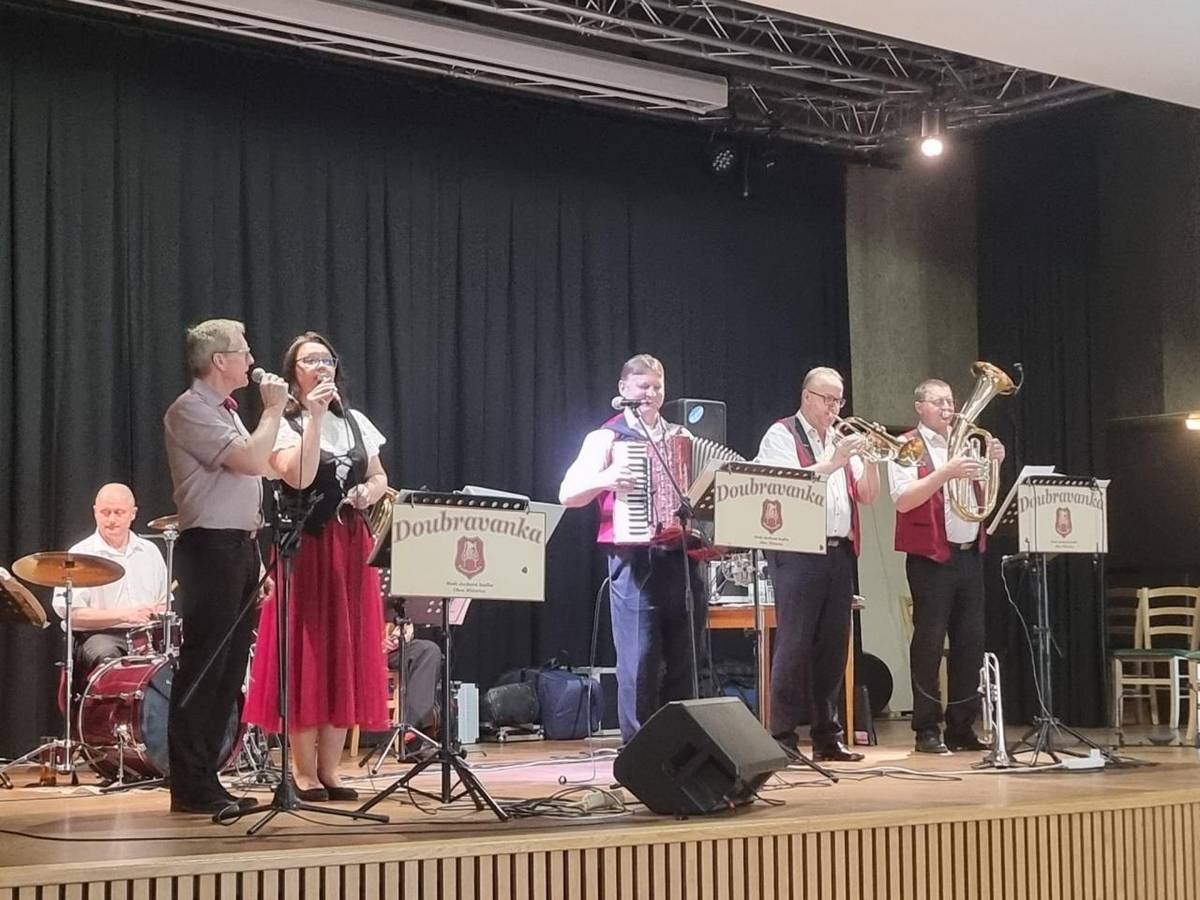 V sobotu 25. dubna se do Kulturního centra Sepekov opět dostavila kapela Doubravanka. Tradiční hudební událost, která se stala tradicí. Většina návštěvníků byla ze vzdálenejších míst, ale to nic neměnilo na tom, že atmosféra byla úžasná a akce se opět vydařila.