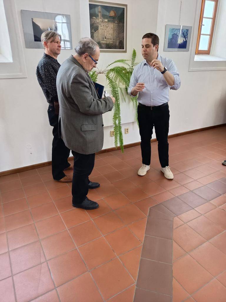 Mimořádnou návštěvu přivítala v úterý 28. dubna synagoga v Radnicích na Rokycansku. Do historické budovy zavítalo 42 členů židovské obce z amerického Cincinnati.