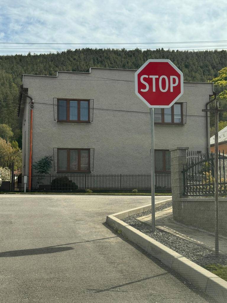 V obci bolo zmenené dopravné značenie.