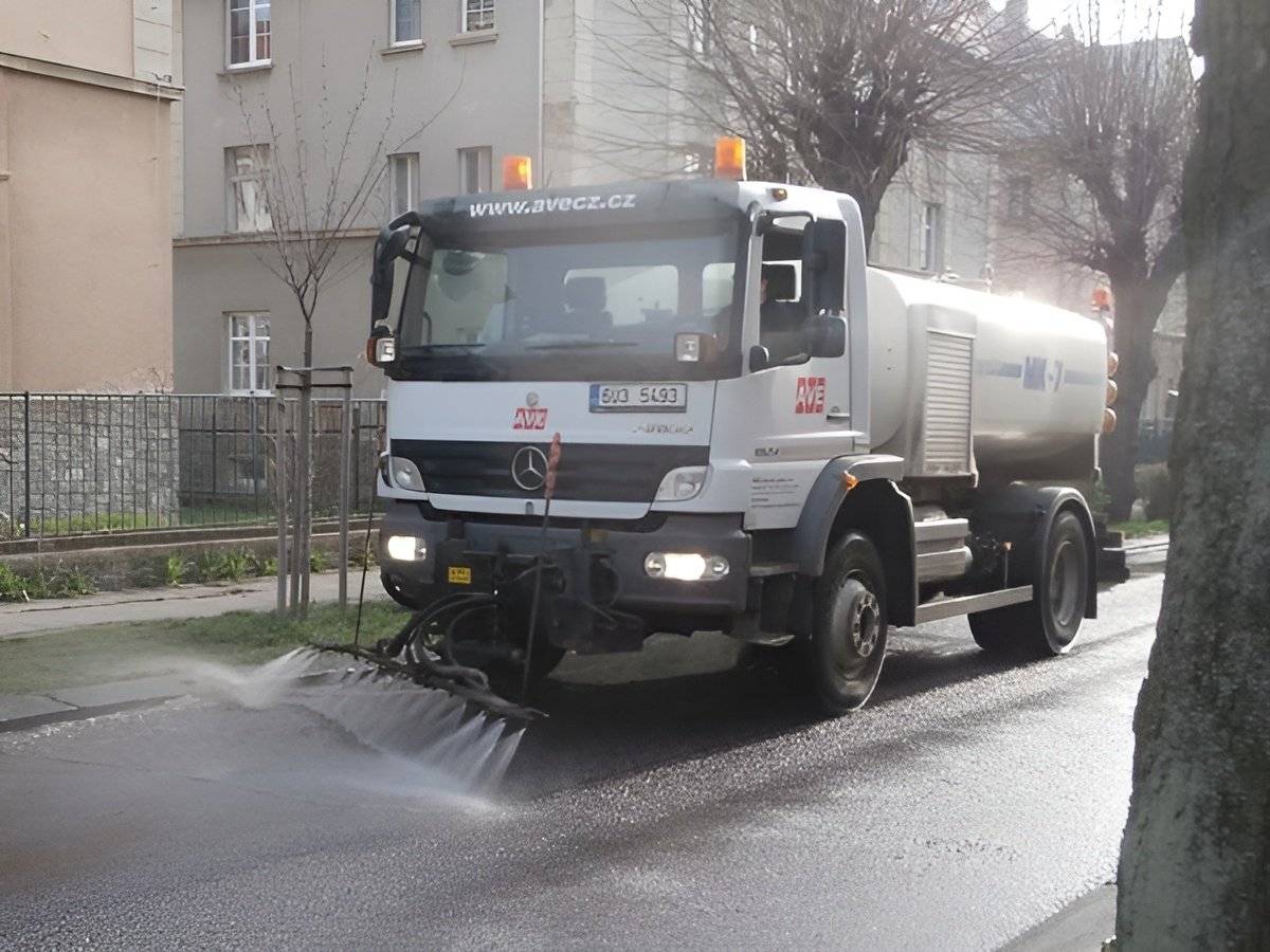 Kdy bude čištění probíhat ve vaší ulici se dozvíte na webu ➡️ Čištění komunikací - Statutární město Ústí nad Labem