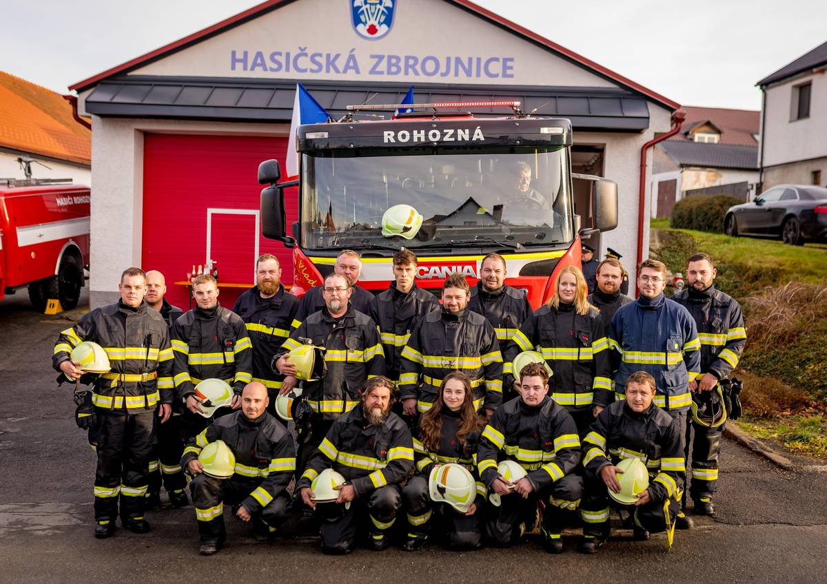 Včera zasahovala naše jednotka u rozsáhlého požáru u Nového Hamru. Rohozná vyjela v počtu 15 členů se 2 cisternami a dopravním automobilem. Čerpací stanoviště bylo u rybníka Nadymák. Celkem zasahovalo 12 JPO. Děkujeme všem členům a členkám našeho sboru za příkladnou pomoc při hašení požáru. Moc si Vaší práce vážíme. Zastupitelstvo obce Rohozná😀🖕