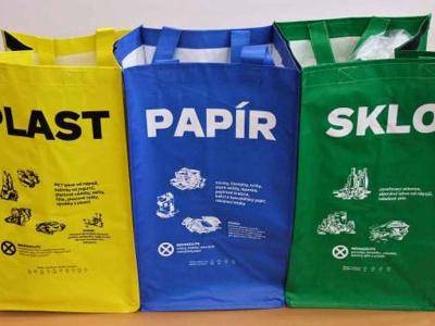 Nabízíme občanům zdarma tašky na tříděný odpad. Jedná se o sadu tří tašek na papír, plast a sklo.  Tašky je možné si vyzvednout na obecním úřadě v úředních hodinách.  Počet tašek je omezen.
