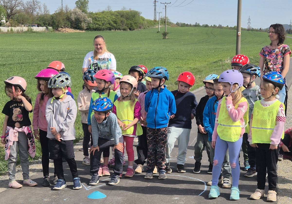 Za příjemného slunečného počasí byla v pondělí 4. května oficiálně otevřena nová cyklostezka propojující Benešov a osadu Bedrč. Akce se zúčastnili zástupci města, Středočeského kraje, Ministerstva pro místní rozvoj i další hosté.