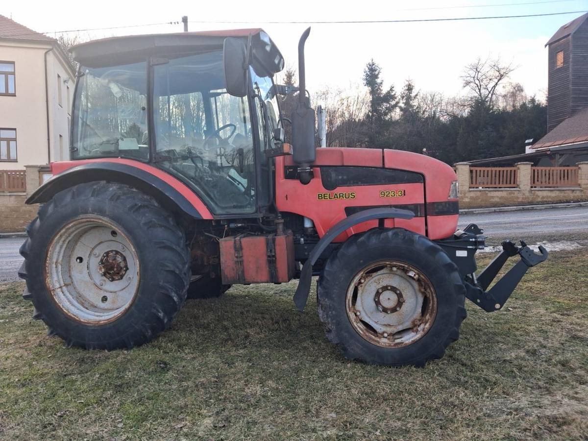 Obec prodává traktor Belorus 923.3, typ D-245.5S2, max.výkon 66,7Kw, cena 380 tis.Kč. Obhlídka traktoru, zkušební jízda po dohodě se starostkou.