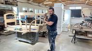 Majitel firmy Woodlives Martin Tichý ve své dílně