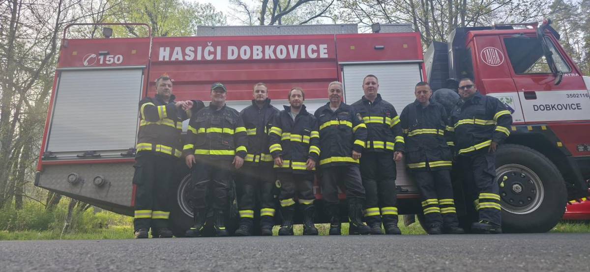 Jednotka JSDH Dobkovice zasahuje u požáru v Českosaském Švýcarsku od 4. května 2026. Jejich přítomnost a profesionalita jsou klíčové pro zvládnutí této situace.