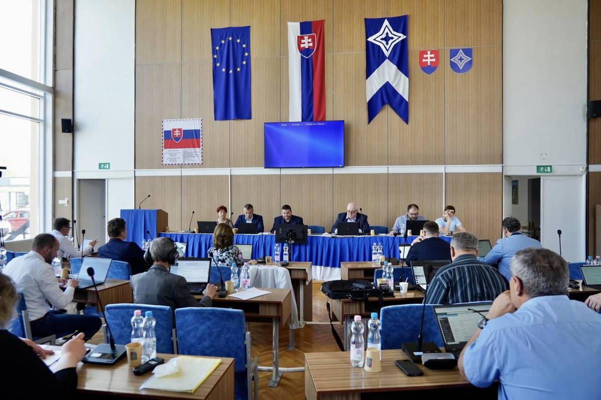 Začalo sa 34. zasadnutie mestského zastupiteľstva v Kolárove.