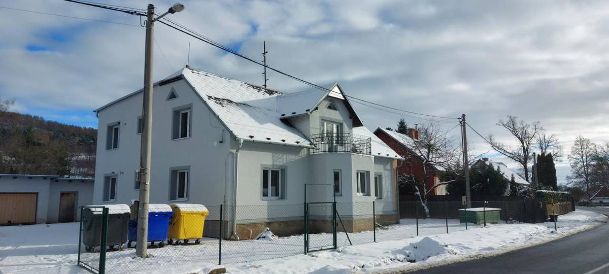 Nabízíme k pronájmu byt č. 1. v bytovém domě č. p. 184 v Hynčicích. Jedná se o byt 1+1 o velikosti 45,74 m², který se nachází v 1. nadzemním podlaží domu. Byt je vytápěn plynovým topením.