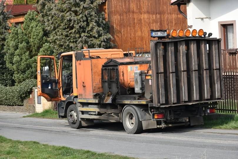 Zítra tj. 6.5.a ve čtvrtek 7.5. by mělo dojít k opravě místních komunikací ve Středoklukách. Prosíme nebraňte opravám zaparkovanými vozidly na ulicích. Děkujeme