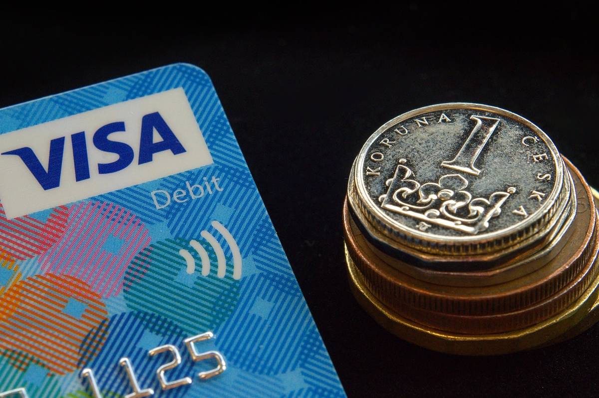 Pro platbu stočného lze nově využít možnost online placení přes identitu občana (bankovní identitu). https://sluzby.alis.cz/dolni-bukovsko/ Po přihlášení vám aplikace nabídne všechny neuhrazené poplatky (odpady, poplatek za psa, stočné...), které jsou přímo přiřazeny k vaší osobě nebo u nichž jste uvedeni jako plátce. Pokud budete chtít zaplatit za více osob v domácnosti (např. děti nebo partnera), požádejte o nastavení své osoby jako plátce na e-mailu: machova@dolnibukovsko.cz.
