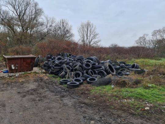 Podarilo sa nám oproti minulým rokom zduplovať množstvo selektovaného odpadu, hlavne plastu,  čo však je ešte stálo málo, oproti iným obciam. Dali sme si opraviť kuka voz MERCEDES - 5400 EUR.