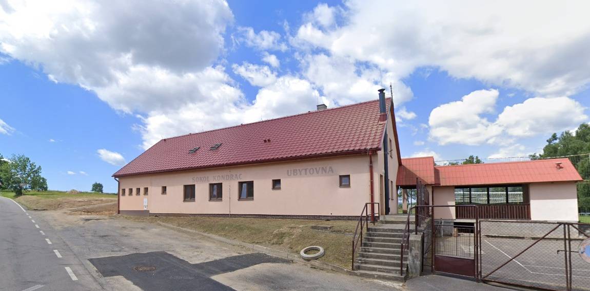 Kiosek / Hospoda na hřišti v Kondraci je od léta 2026 k pronájmu. Případní zájemci se prosím ozvěte na 724355990 nebo info@ubytovnakondrac.cz  TJ Sokol Kondrac.
