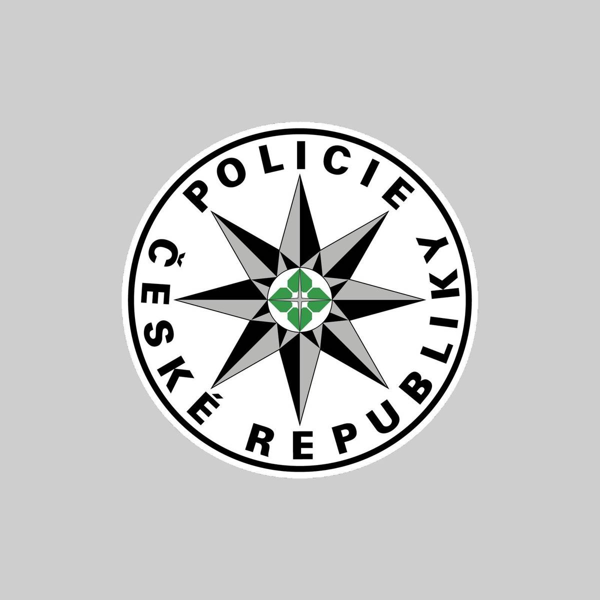 Broumovským policistům se podařilo v uplynulých dnech rozplést sérii majetkové trestné činnosti, která znepokojovala obyvatele regionu. Dopadený jednatřicetiletý muž má na svědomí celkem deset skutků, za které se již dnes bude zodpovídat před soudem. V posledních týdnech došlo na Broumovsku k nárůstu vloupání a krádeží, které zasáhly jak soukromé objekty, tak místní provozovny. Broumovští policisté situaci nepodceňovali a od počátku na dopadení pachatele intenzivně pracovali. Díky vynikající operativní činnosti a úzké spolupráci se strážníky Městské policie Broumov se podařilo podezřelou osobu vytipovat a zajistit dostatek důkazů. Celý článek https://policie.gov.cz/clanek/znepokojoval-obyvatele-broumovska-ted-stoji-pred-soudem.aspx Zdroj informací: Policie České republiky – KŘP Královéhradeckého kraje