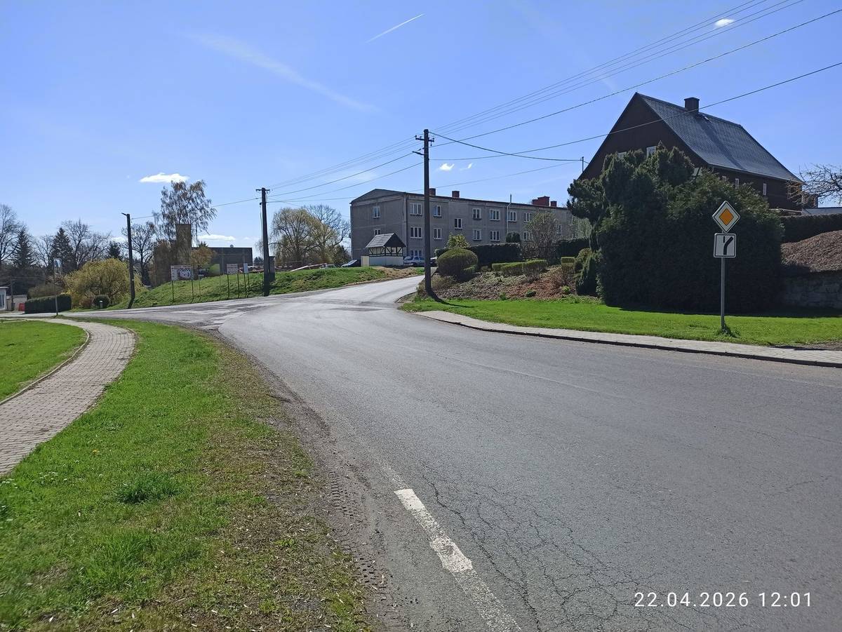 Uzavírka potrvá od 11.5.2026 cca měsíc. Další informace na https://www.novarole.cz/obcan/aktuality/informace-o-dopravnich-opatrenich-v-depoltovicich-1225cs.html