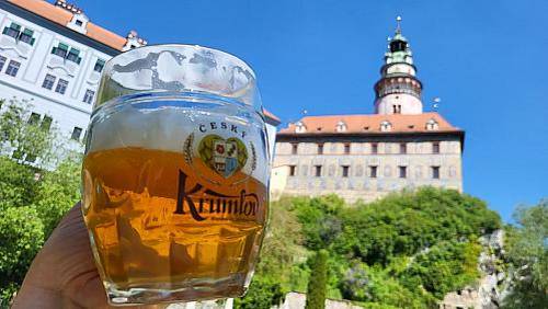 Český Krumlov se v květnu znovu stává místem setkávání milovníků poctivého piva, gastronomie a lokálních zážitků. 2. ročník Festivalu piva Český Krumlov se koná od 1. do 31. května a propojuje místní podniky, pivovar, kulturní prostory i návštěvníky, kteří chtějí objevovat pivní tradici města jinak než jen u sklenice piva.