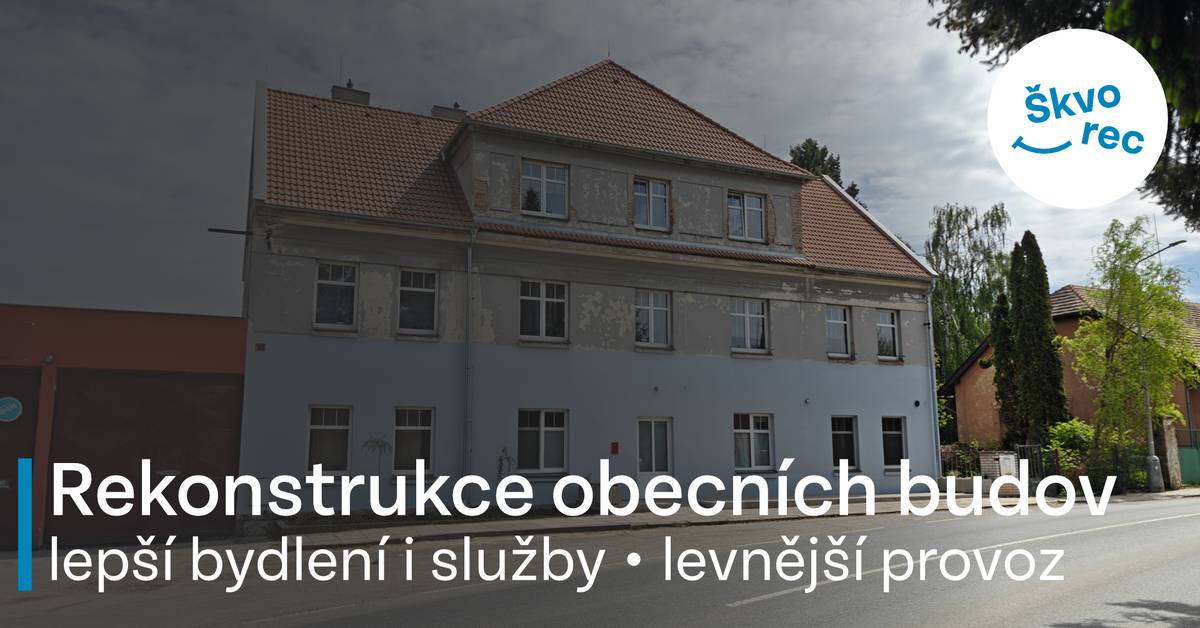 Městys dlouhodobě pracuje na systematické obnově a modernizaci svého majetku s cílem zlepšit kvalitu bydlení, rozšířit nabídku služeb a zajistit efektivní a hospodárný provoz obecních budov. 🏠 Obecní dům č. p. 157 Rekonstrukce tohoto domu probíhá postupně ve více etapách. V roce 2020 proběhla výměna stoupaček a kotlů, které již neodpovídaly platné legislativě a tento krok byl nezbytný jak z bezpečnostních důvodů, tak pro snížení energetické náročnosti provozu. Po delším čekání na vydání stavebního povolení navázala koncem loňského roku rozsáhlá rekonstrukce přízemí. Úpravy se týkají dvou bytů a nebytových prostor. Zásadní změnou je záměr vybudovat zde plnohodnotné gastronomické zařízení, které bude sloužit nejen místním obyvatelům, ale i návštěvníkům obce. Nový provoz nabídne možnost posezení uvnitř i na venkovní terase, čímž se rozšíří občanská vybavenost a podpoří společenský život v obci. Vyspravení a nátěr spodní části fasády je dočasným krokem před celkovým zateplením a novou fasádou, kterou budeme realizovat až na samotný závěr rekonstrukce celé budovy. V podkroví, kde se v současnosti nachází pouze jeden provizorní byt, vzniknou dva nové plnohodnotné byty. Ty přispějí k rozšíření kapacity obecního bydlení a mohou sloužit například jako zázemí pro učitele místních škol. 🏤 Dům s poštou Také zde se připravují významné změny. V současné době se v domě nachází jeden větší byt v nevyhovujícím technickém stavu. Připravovaná rekonstrukce počítá s jeho přestavbou na tři samostatné bytové jednotky, které nabídnou kvalitnější a modernější zázemí pro bydlení. 🏀 Sokolovna Rekonstrukce sokolovny zahrnovala modernizaci zázemí pro správce, obnovu otopné soustavy a její regulace a instalaci nového osvětlení. Díky těmto úpravám se zvýšil komfort uživatelů budovy a zároveň poklesly provozní náklady. 🏢 Radnice V budově obecního úřadu jsme provedli výměnu nevhodně zvoleného systému vytápění za nový, efektivní a úsporný. Toto opatření přináší obci každoroční úsporu přibližně 100 tisíc korun — což je pro obecní rozpočet nezanedbatelný přínos. V blízké budoucnosti nás čeká rekonstrukce střechy a celého krovu radnice, jejichž technický stav vyžaduje pozornost. Tuto investici spojíme s úpravou podkrovních prostor, kde vzniknou nové kanceláře, IT zázemí a rozšíří se kapacity archivu. Tím se zlepší pracovní podmínky zaměstnanců i zázemí pro archiv úřadu. ☑️ Všechny projekty realizujeme s důrazem na dlouhodobou udržitelnost, energetickou efektivitu a účelné využívání veřejných prostředků a budeme v tom pokračovat i nadále.  ☑️ Na přípravě a realizaci projektů se podílejí zastupitelé Ing. Martina Vodičková, Ing. Barbora Seidlová, Jaroslav Vácha, Ing. Radek Pohnán, Ing. Jana Fejfarová, MUDr. Lenka Horáková, Josef Suchánek a Jan Rossler.
