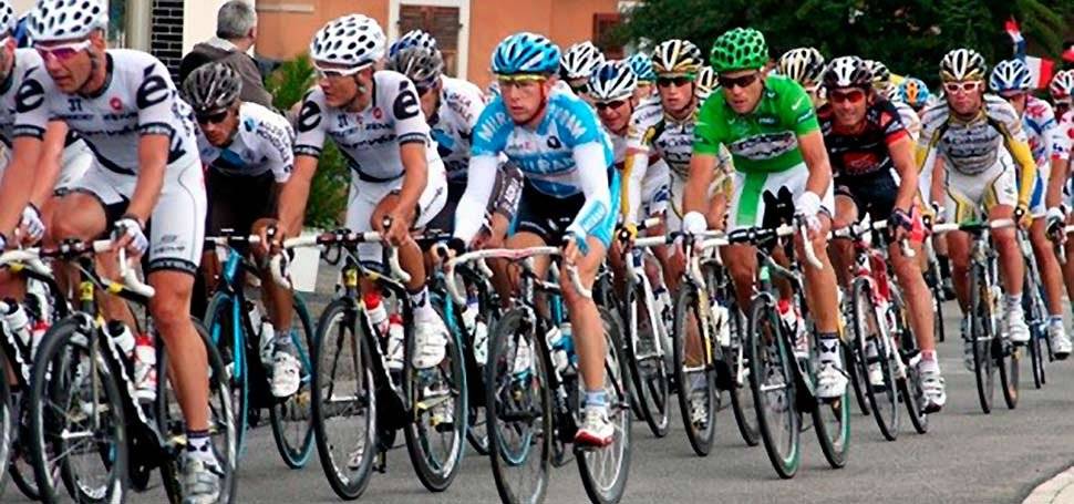 V pátek 8. května projedou obcemi Plechtinec, Petrůvka, Pěčíkov cyklisté v rámci 50. ročníku mezinárodního etapového cyklistického závodu. V závodě startuje 170 cyklistů ze sedmnácti zemí. Cyklisté přijedou od Unerázky a pojedou na Vranovou Lhotu. Průjezd bude v pátek 8. května v době od 17:15 do 17:30 hodin. Po dobu průjezdu cyklistů bude ostatní silniční provoz zastaven. Pořadatelé se obrací na občany, aby zamezili volnému pobíhání domácích zvířat po silnici v době průjezdu cyklistů. Neparkovali v trase závodu auta. Přijďte povzbudit mladé cyklisty při jejich sportovním zápolení.