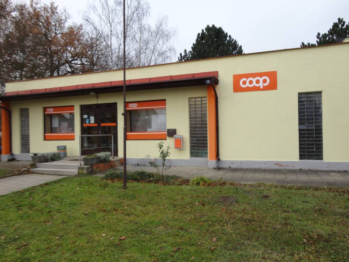 Vedoucí místní prodejny COOP oznamuje občanům, že zítra tj. ve čtvrtek 7.5. a v pátek 8.5. bude prodejna UZAVŘENA.