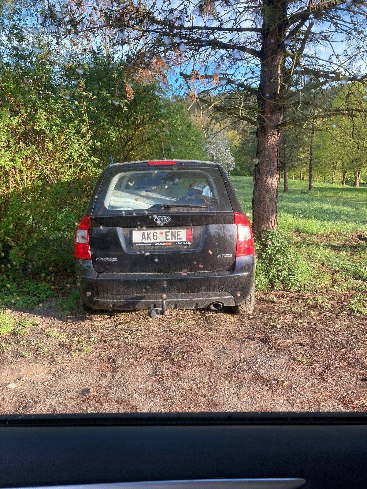 Žádáme majitele a uživatele níže jmenovaných vozidel dlouhodobě parkujících  na pozemcich obce a TJ Choteč, aby odstranili svá vozidla z těchto pozememků. Jde o tyto vozidla: Fiat SPZ: 8U28984; Volkswagen SPZ:4SV3741; Ford SPZ: 5C71630; Citroen SPZ: 8P37306; KIA SPZ: AK6ENE