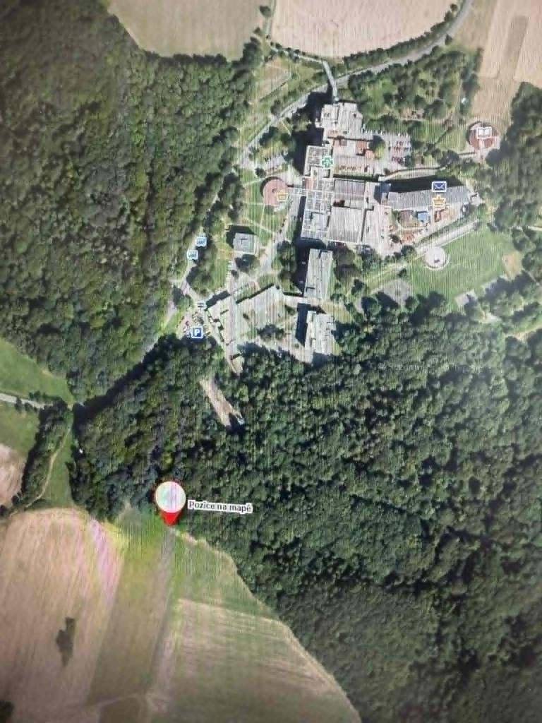 UPOZORNĚNÍ: V katastru obce byla zjištěna černá skládka – žádáme o pomoc při pátrání po pachateli