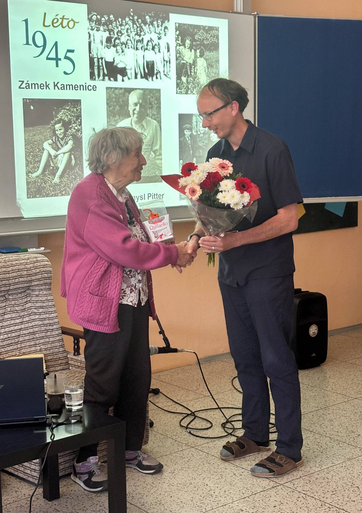 Ve čtvrtek 30. dubna  se na 6. základní škole uskutečnila mimořádná vzdělávací akce s názvem Za hvězdou Davidovou, která studentům nabídla hluboký pohled do historie i osobních osudů spojených s holokaustem.