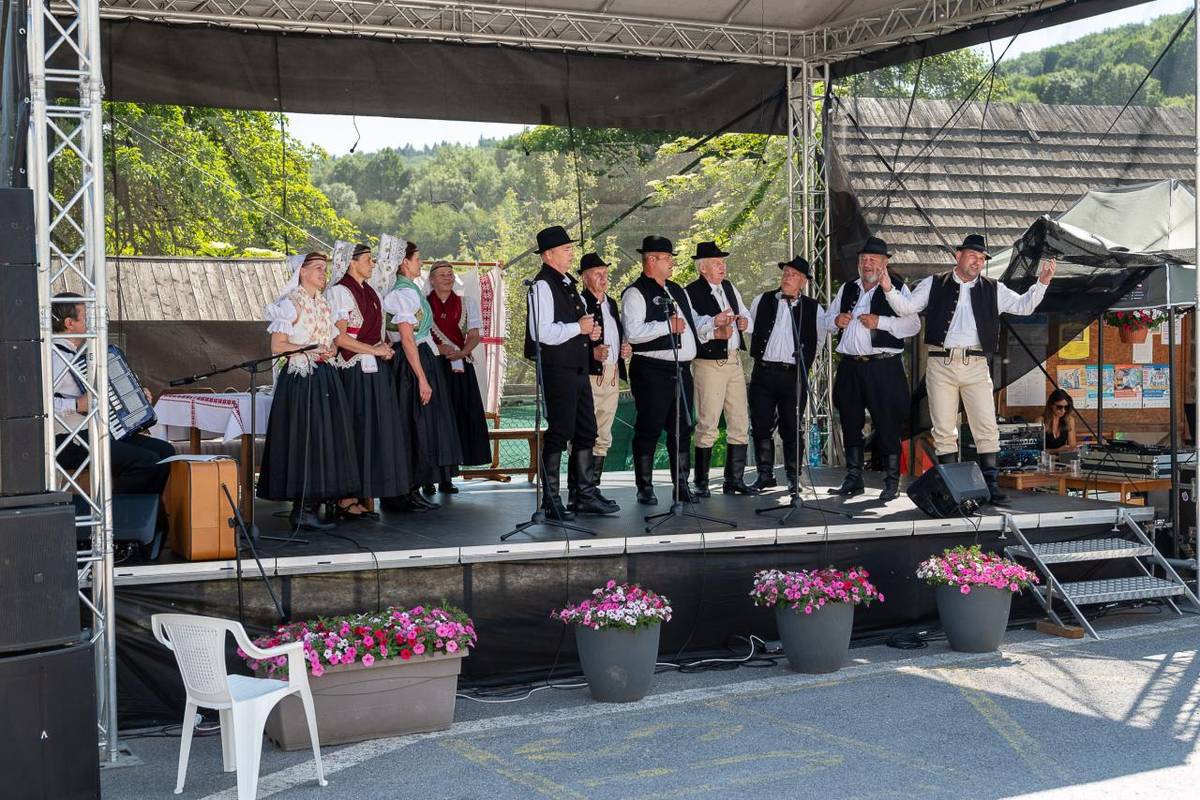 Obec Horné Pršany Vás srdečne pozýva na 9.ročník podujatia "Deň obce Horné Pršany" ktorý sa uskutoční 13.6.2026 v priestoroch futbalového ihriska.