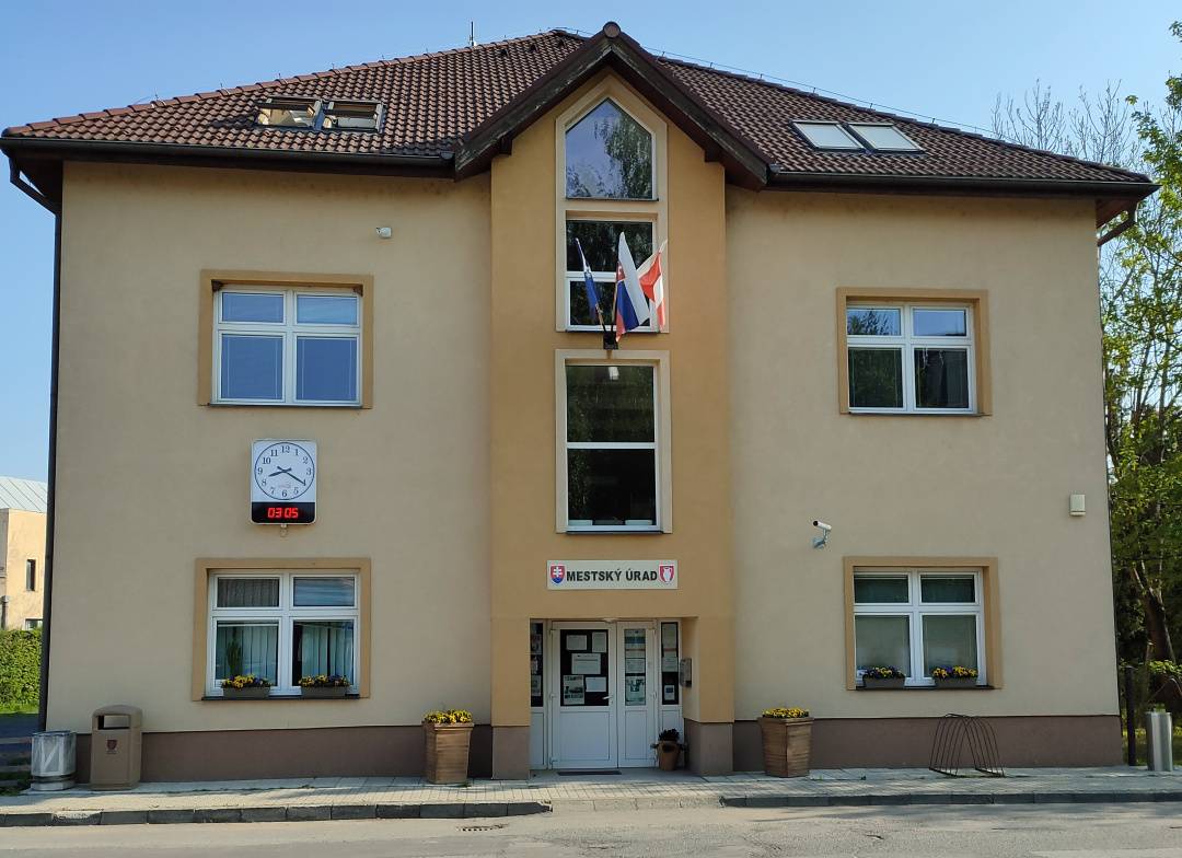 Mesto Poltár oznamuje občanom, že Mestský úrad Poltár bude v piatok 08. 05. 2026 zatvorený.   V prípade potreby Vám vaše požiadavky vybavia na Okresnom úrade v Poltári. Ďakujeme za pochopenie.