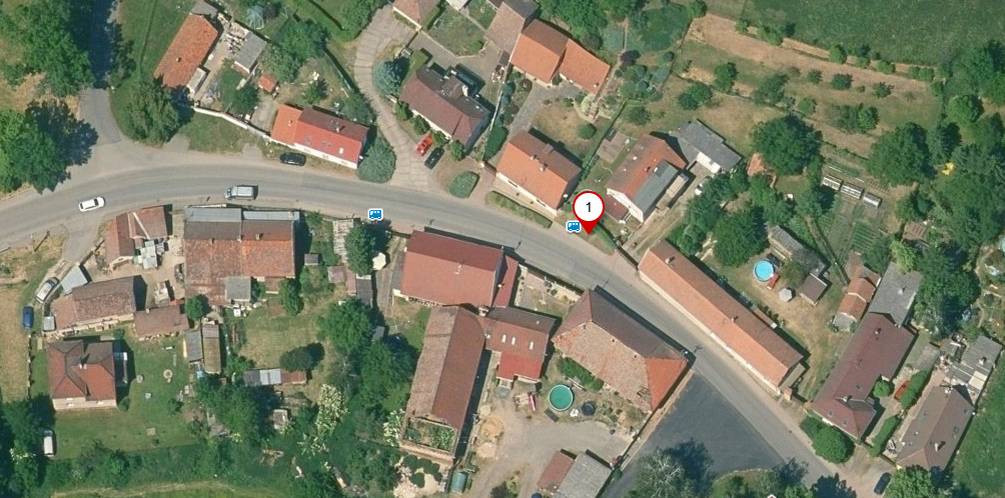 Dočasná autobusová zastávka v obci Klučov