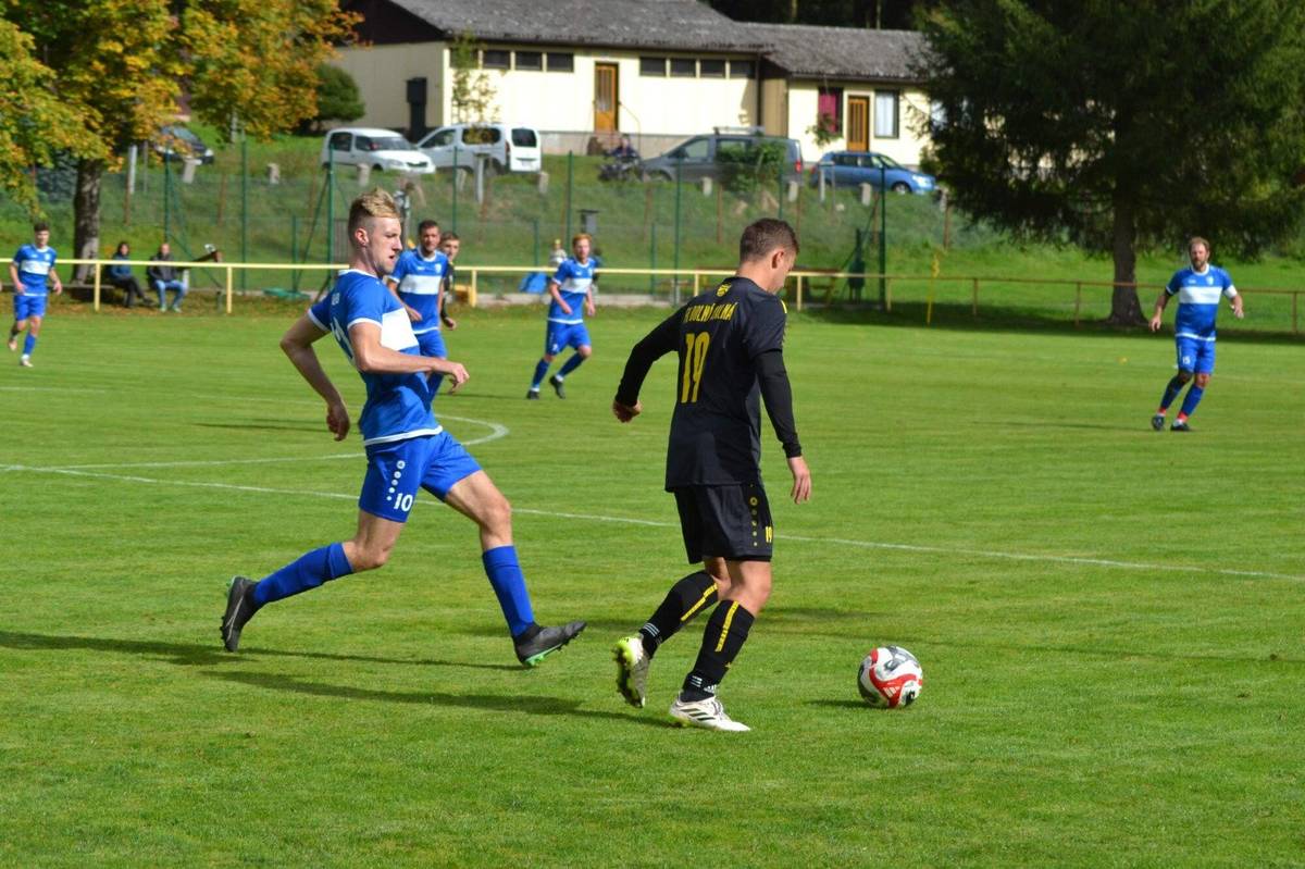 Přijďte dnes, v sobotu, na fotbalová derby Pod Kaštany ! Od 14.45 předzápas mladších žáků FK Dolní Kalná – Sokol Vítězná Od 17.00 derby zápas 1.B třídy FK Dolní Kalná “A“ – FC Vrchlabí „B“, hlavní rozhodčí bývalý policejní prezident a hejtman Královéhradeckého kraje Martin Červíček ! Od 19.00 v kiosku na hřišti v televizi pražské derby Slávia - Sparta ! Přijďte podpořit domácí hráče a užít si sportovní odpoledne, setkat se s přáteli a občerstvit se skvělou klobásou a pivkem