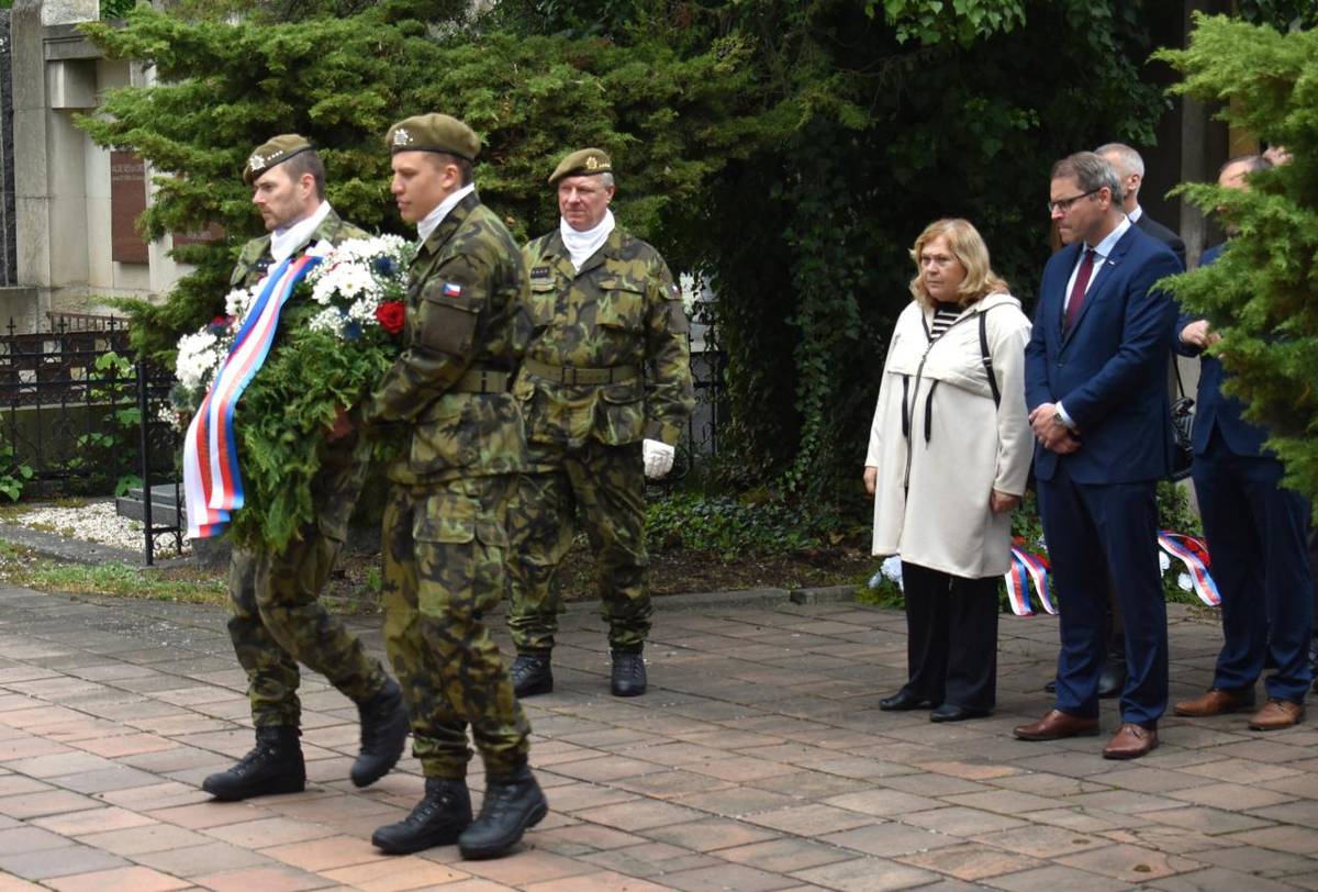 Město Žatec připravilo na pátek 8. května vzpomínkovou akci k příležitosti 81. výročí osvobození od fašismu, a to ve spolupráci s žateckou vojenskou posádkou a Skautským střediskem Žatec.