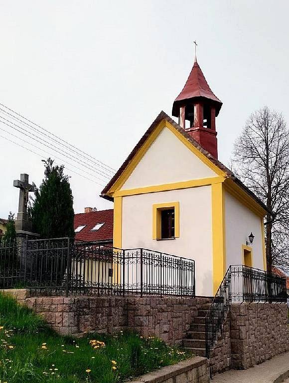 V neděli 17.5. v 11 hodin se u kapličky koná tradiční poutní mše svatá. Všichni jste srdečně zváni.