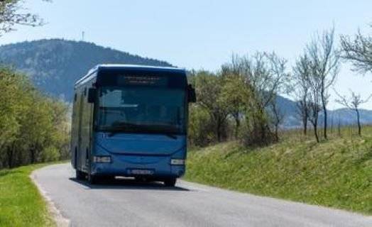 Slovenská Autobusová Doprava - prevádzka Trenčín informuje občanov, že od 1.5.2026 premáva aj v pracovné dni spoj: 19.00 hod. z Beckova do Trenčína (doteraz premával len počas voľných dní) 19.45 hod. z Trenčína do Beckova
