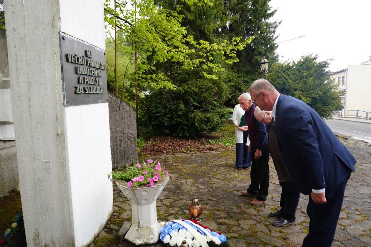 Pri príležitosti Dňa víťazstva nad fašizmom sme si pripomenuli pamiatku padlých a ukončenie druhej svetovej vojny.