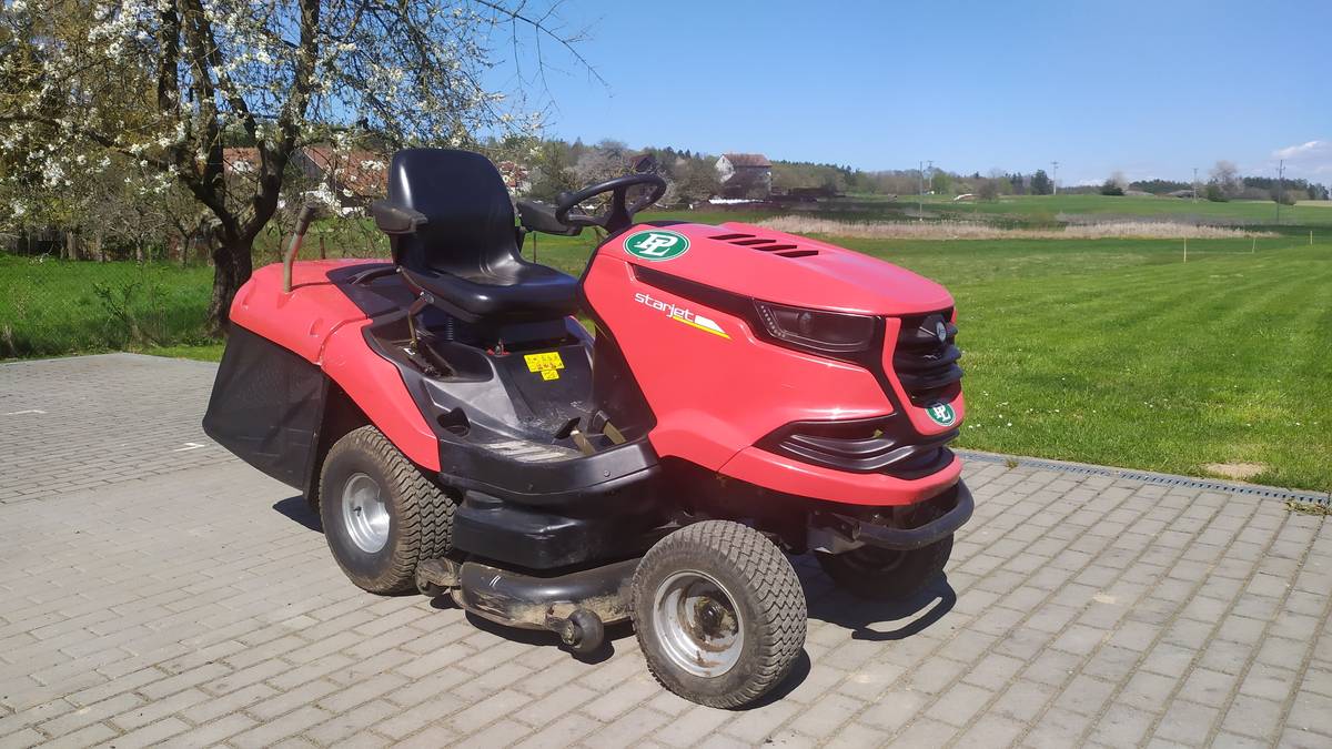 Obec Zadní Zhořec nabízí k prodeji plně funkční zahradní traktor SECO UJ -102, rok výroby 2016. Traktor je ve velmi pěkném stavu, najeto má 306 motohodin. Prodejní cena 60.000,- Kč. Bližší informace u starosty obce. tel.: +420 601 358 289, email: info@zadnizhorec.cz