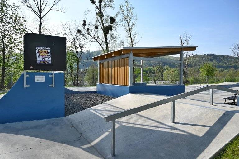 Hranický skatepark je vylepšen a opět v provozu. Po přibližně dvouletém provozu proběhla jeho větší úprava, aby byl  na letošní léto v co nejlepším stavu.  Práce začaly 20. dubna a trvaly  přibližně 14 dní.