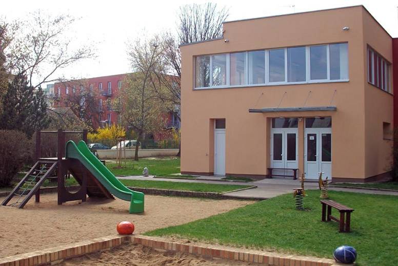 Městská část Praha 8 slavnostně otevřela novou solnou jeskyni v prostorách Mateřské školy Korycanská. Unikátní zařízení doplňuje komplexní péči, kterou tato školka jako jediná státní mateřská škola v metropoli nabízí dětem se zdravotním oslabením.